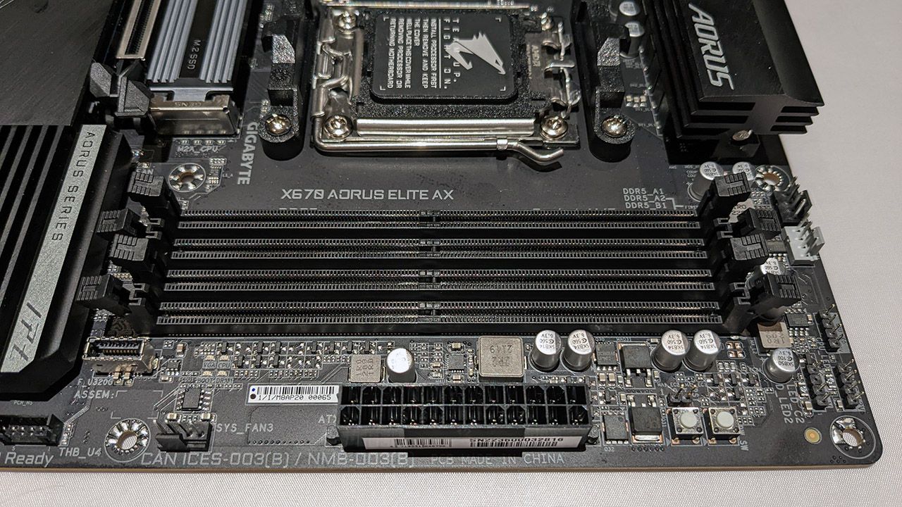 Gigabyte X670 Aorus Elite AX