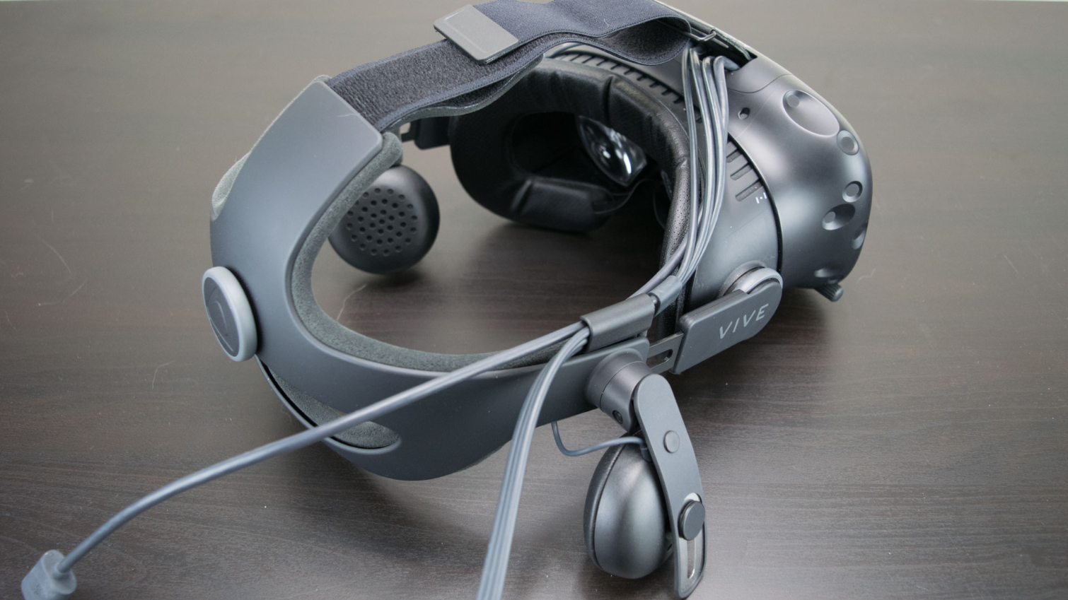 Strap In Tight With The Vive Deluxe Audio Head Strap Hands On