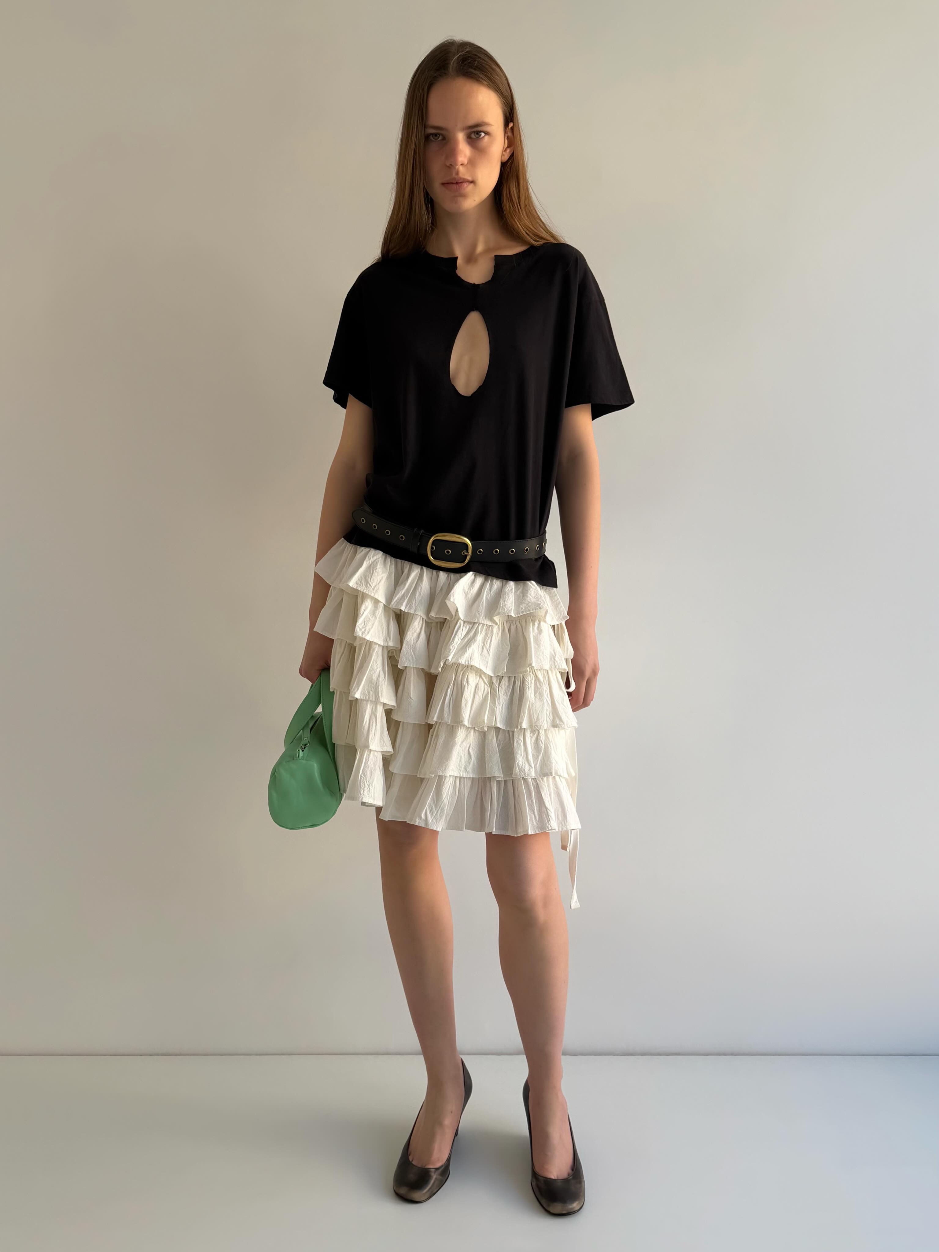 Spanish woman wearing ruffled details, a summer 2026 trend.