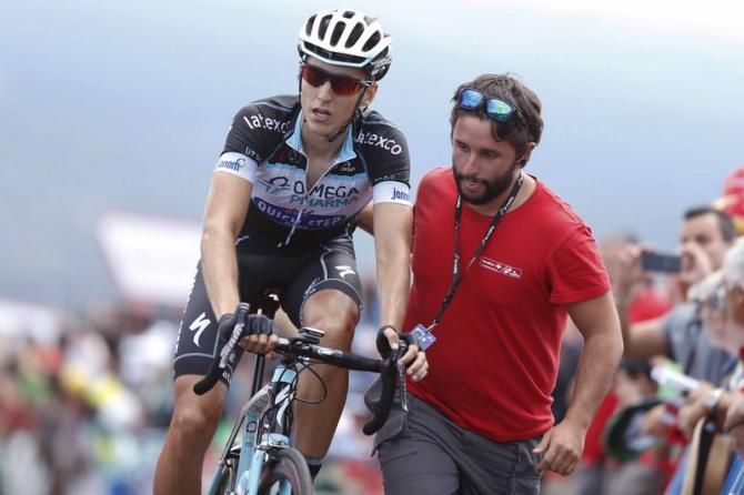 Carlos Verona (Omega Pharma-Quick Step) gets a hand after finishing the stage