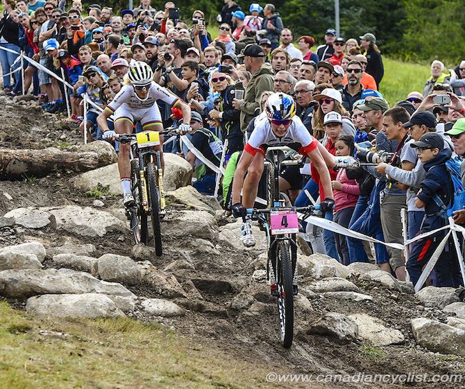 Emily Batty (Trek Factory Racing XC) nearly comes off