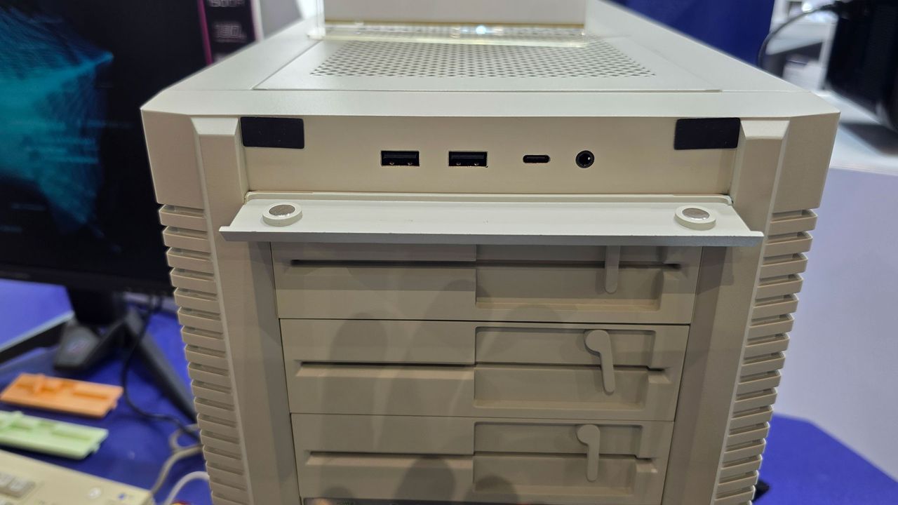 SilverStone FLP02 retro tower case
