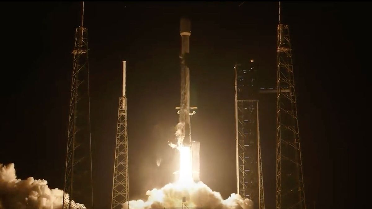 De eerste trap van de Falcon 9-raket lanceert SpaceX Starlink-satellieten op record 20e missie