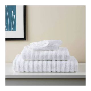 white folded bath towels