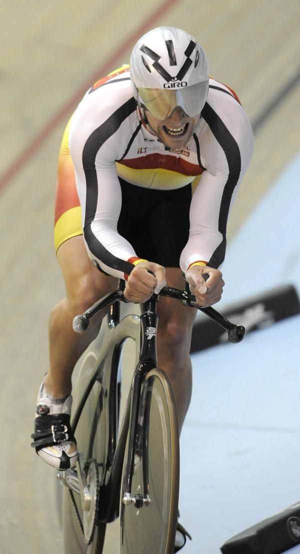 Eddie Dawkins on his way to the win in the kilo