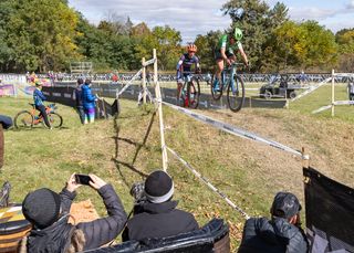 Maddie Munro would overtake Caroline Mani (at front) at World Cup Waterloo to earn her first top 10 in elite women's race at a World Cup