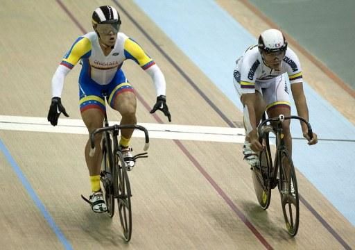 Hersony Gadiel Canelon (Venezuela) beat Fabian Hernando Puerta (Colombia) in the men's sprint final to win gold.