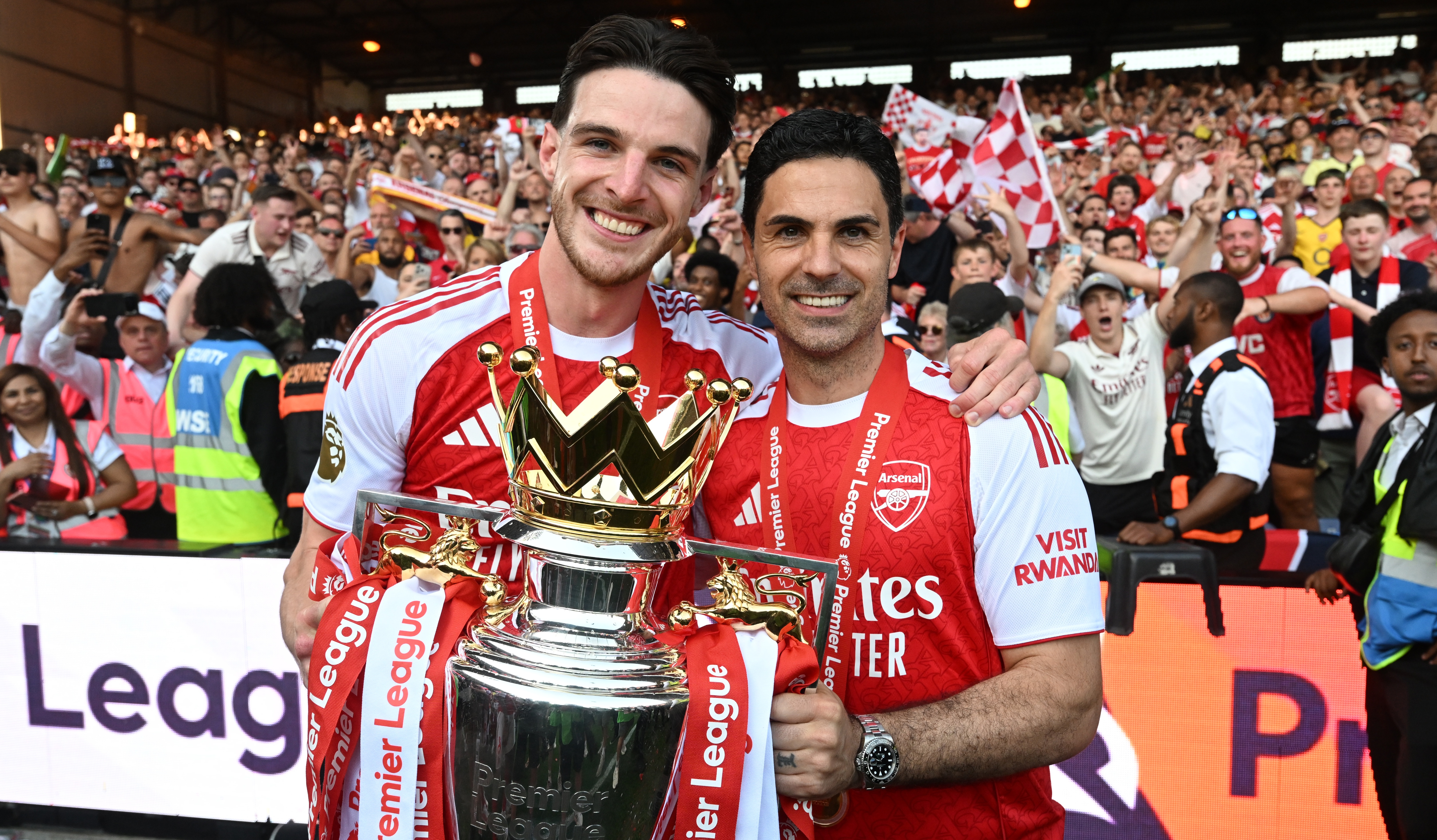 Arsenal manager Mikel Arteta and Declan Rice celebrate aft the Premier League match between Crystal Palace and Arsenal at Selhurst Park