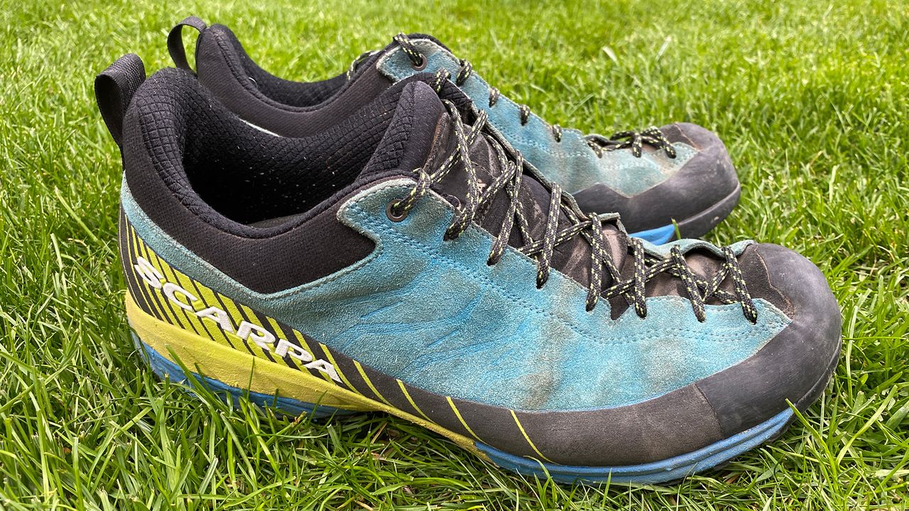 mens best walking shoes 2020