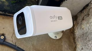 The side view of the Eufy SoloCam S40 mounted on a wall