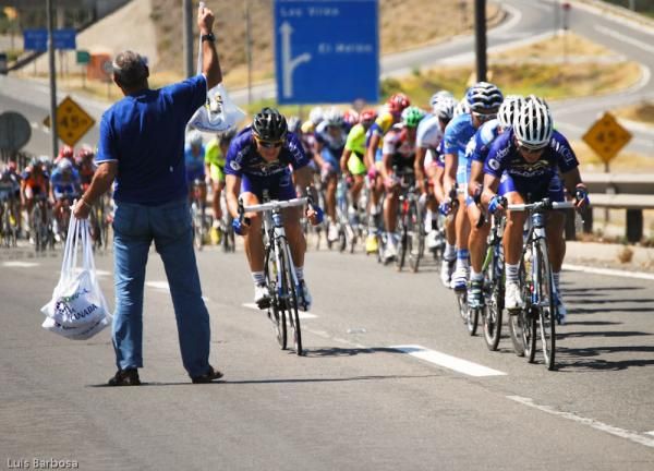 The peloton passes through the feed zone.