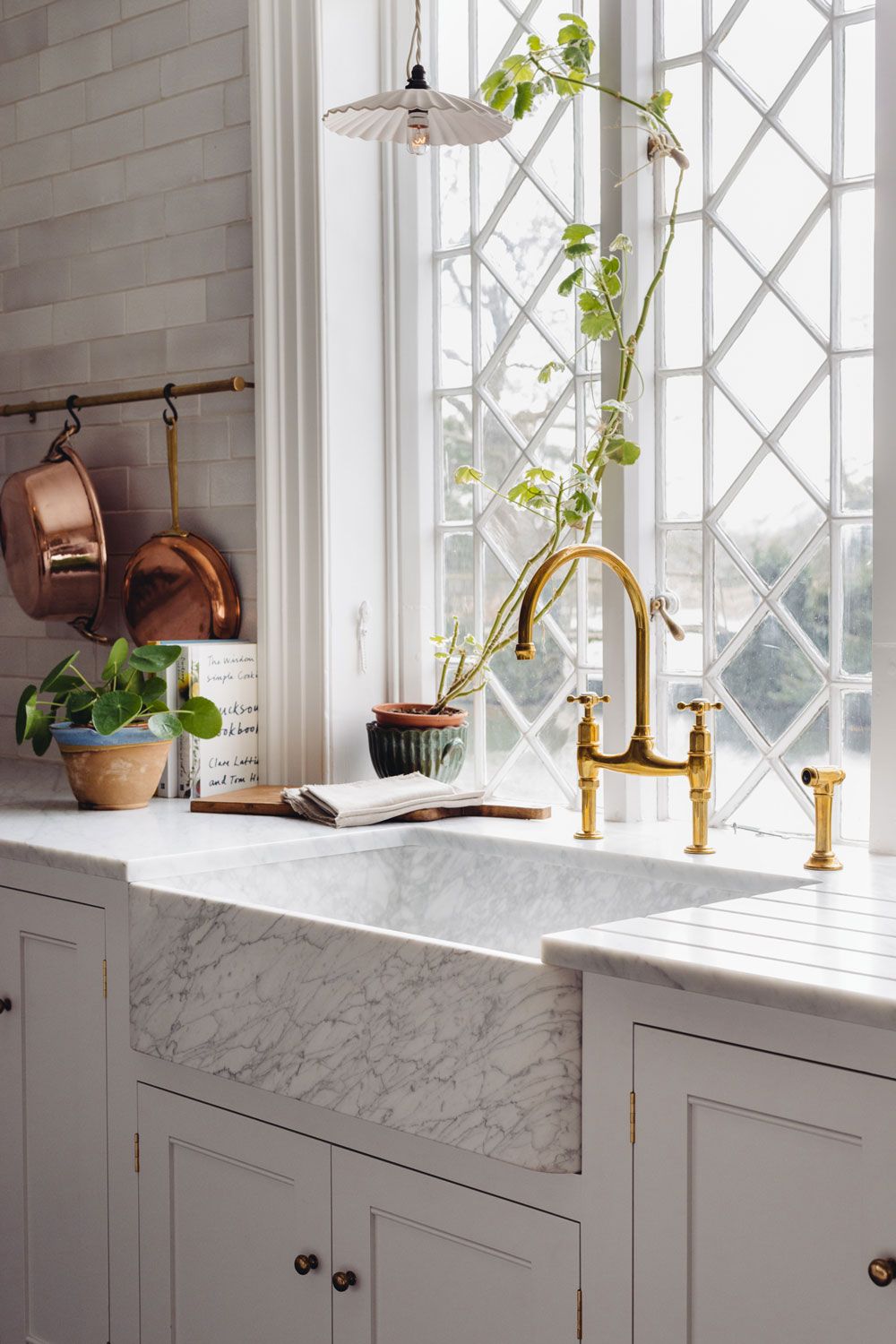 Milano Penthouse washbasin in Carrara marble