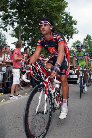 2006 Tour de France winner Oscar Pereiro has signed with Astana for 2010.