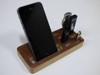 This wooden desk tidy is great way to keep track of USB sticks