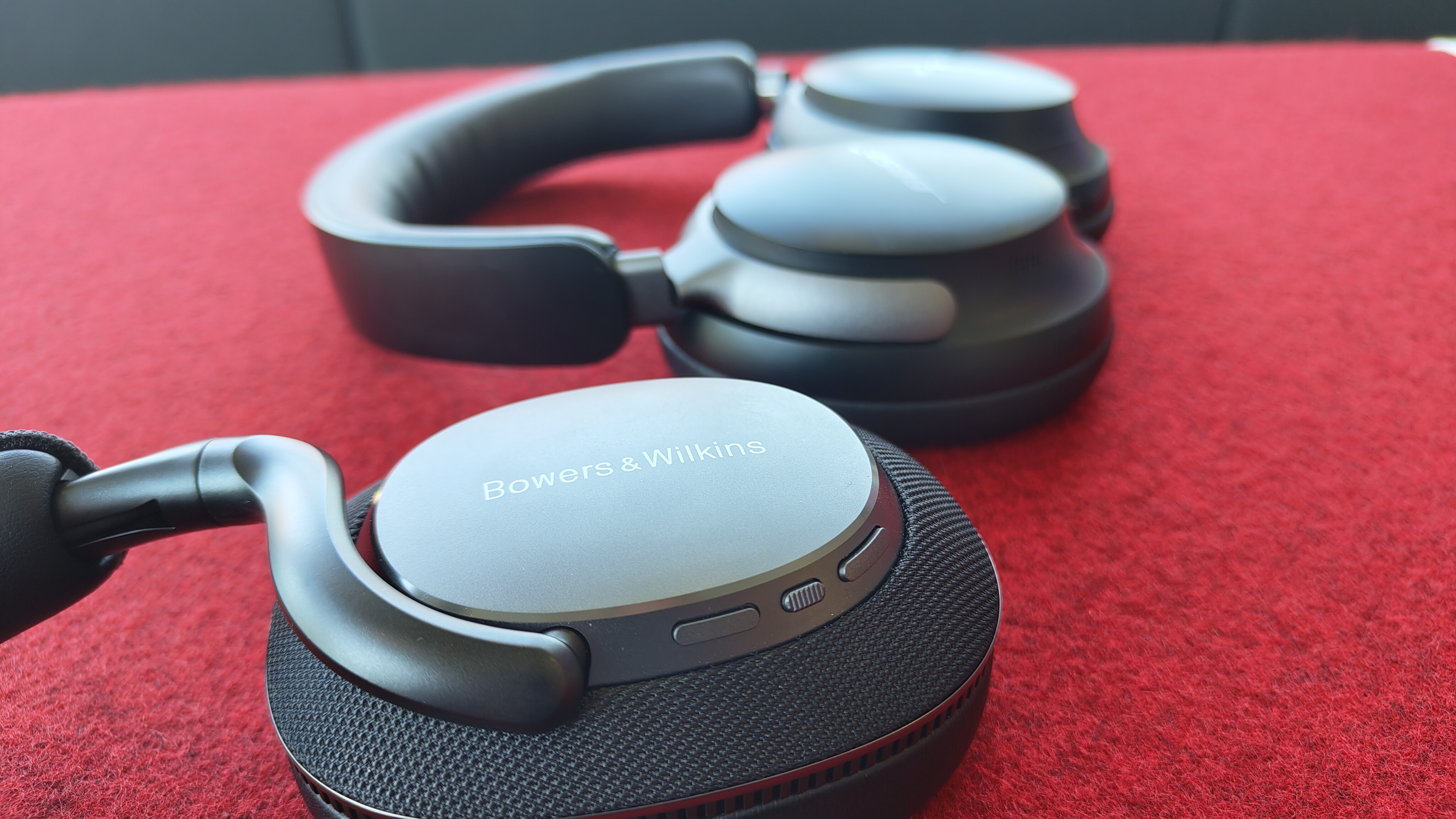 Bose QC Ultra Headphones vs B&W Px7 S3 over-ears