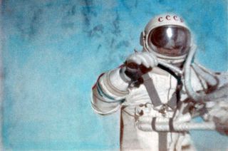 Archived image from the Fédération Aéronautique Internationale (FAI) report certifying that the first spacewalk was conducted by cosmonaut Alexei Leonov on March 18, 1965.