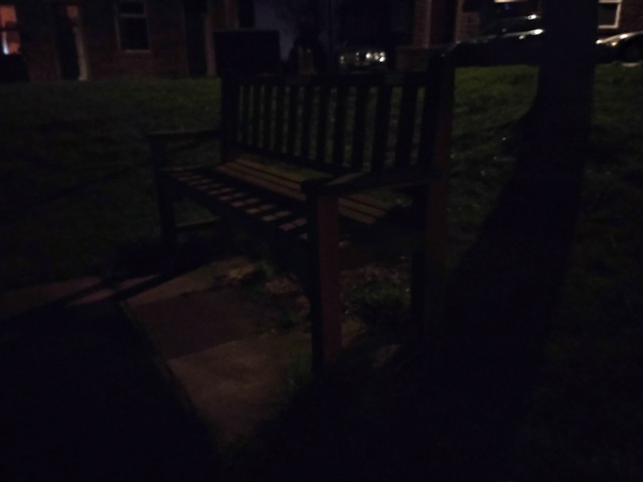 Xiaomi Redmi Note 11 camera sample (bench in the dark).