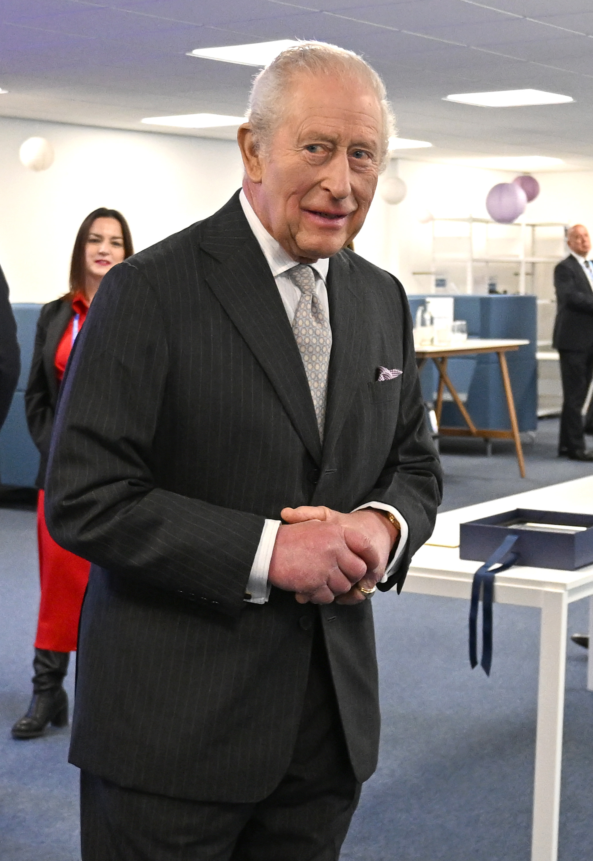 King Charles makes an error and drops a plaque and looks embarrassed