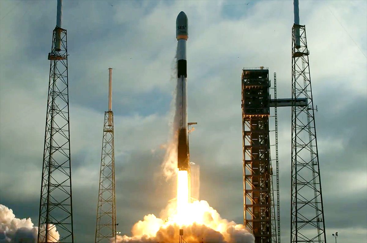 Die SES O3b mPOWER-Mission wurde am Sonntag (12. November) um 16:08 Uhr ET gestartet.
