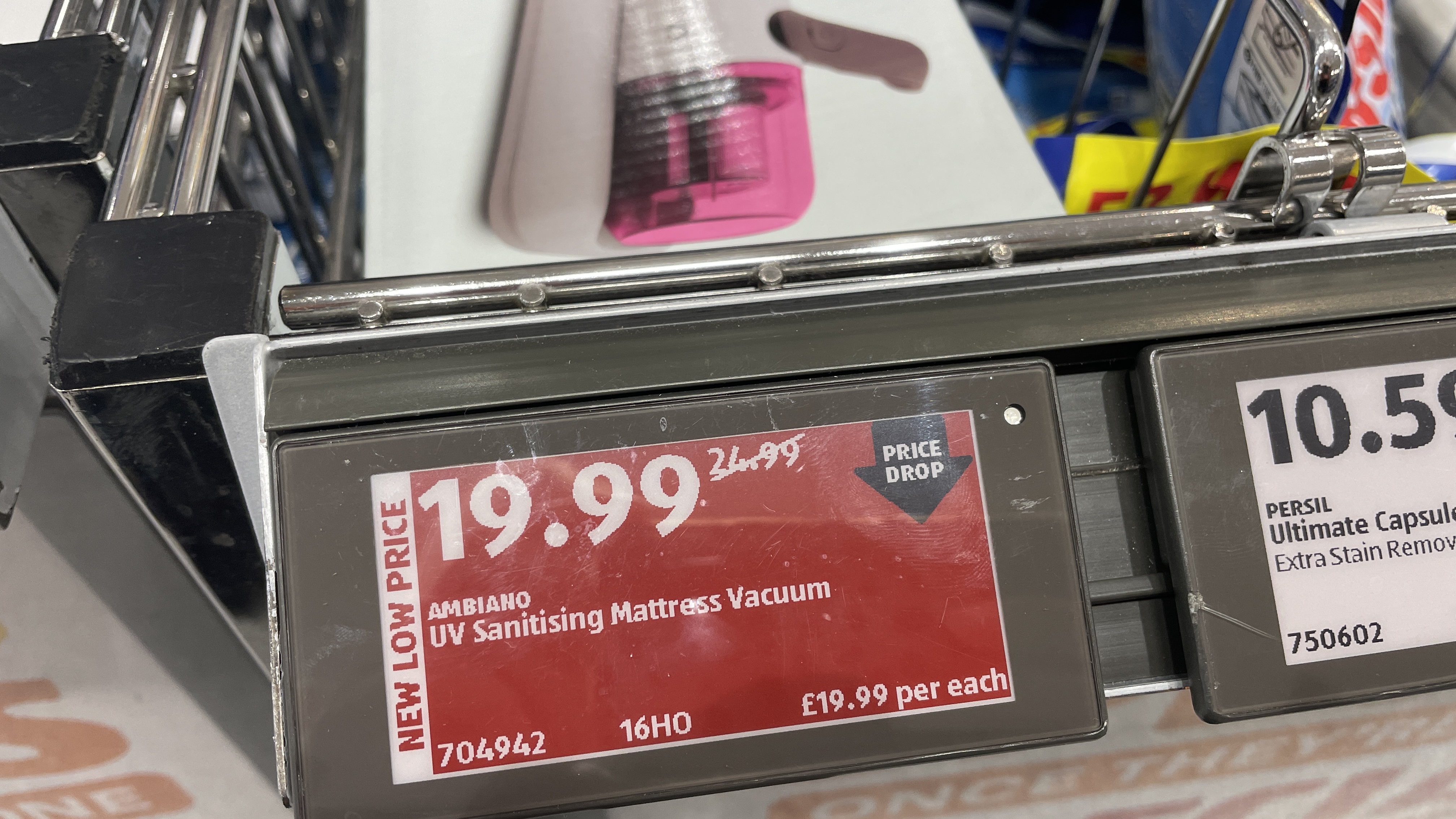 An Aldi &amp;pound;19.99 price tag in red, with 'new low price' on the ticket and the mattress vacuum product in the background