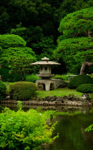 stone lanterns used in Japanese garden ideas