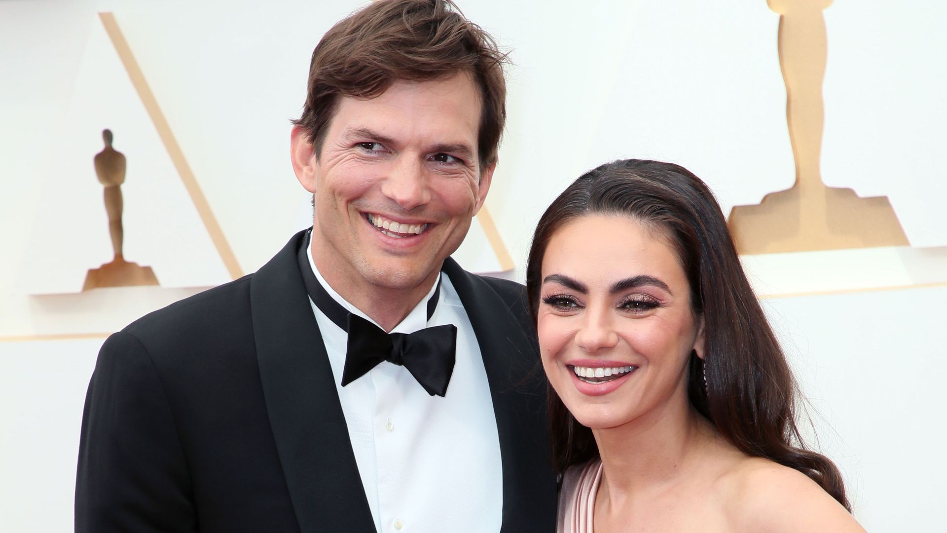 Mila Kunis and Ashton Kutcher's indooroutdoor living room is a visual