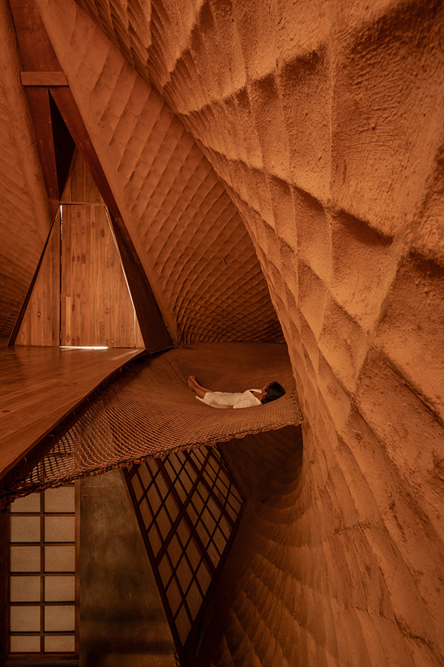 Bridge House by Wallmakers