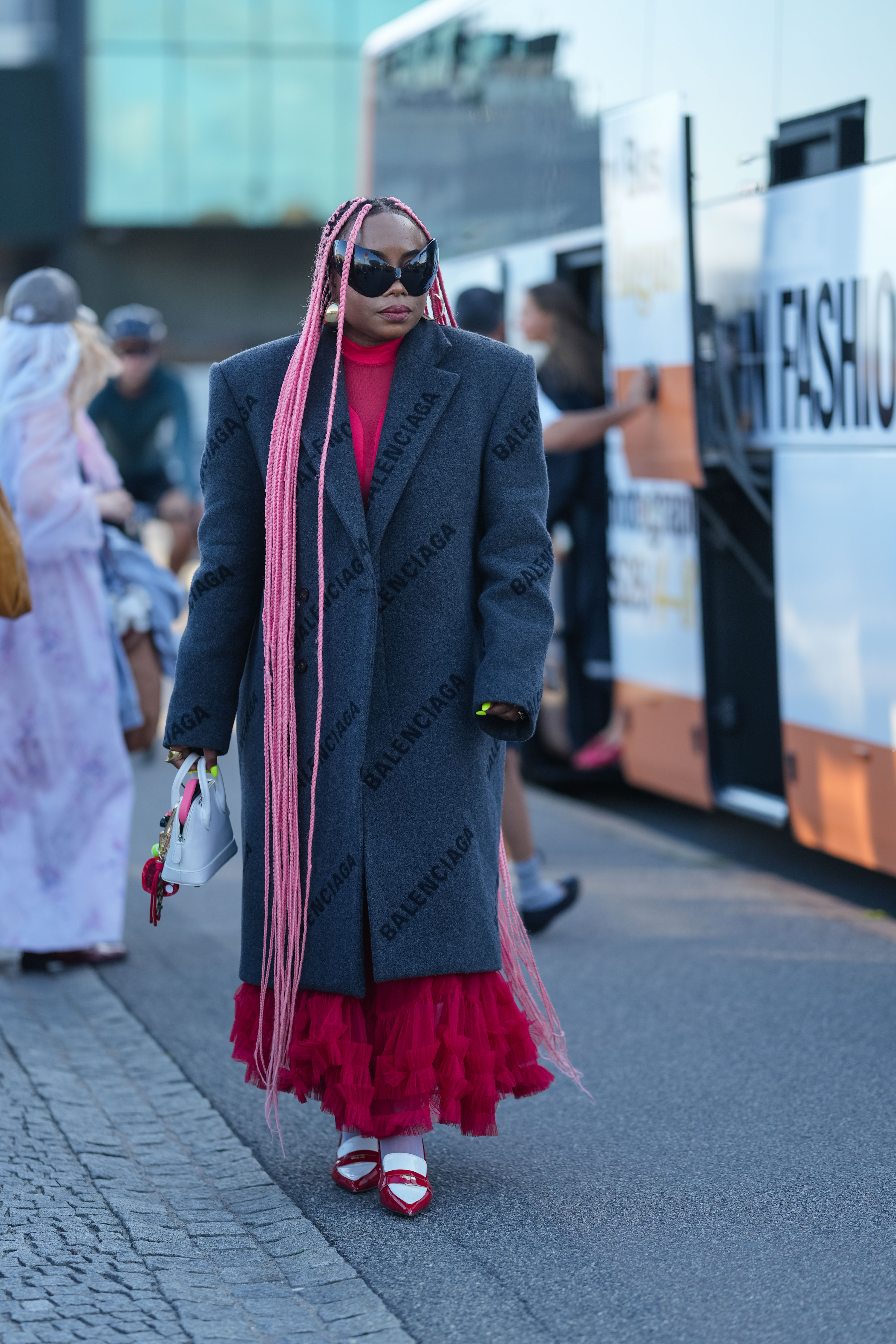 An attendee with florr length pink braids