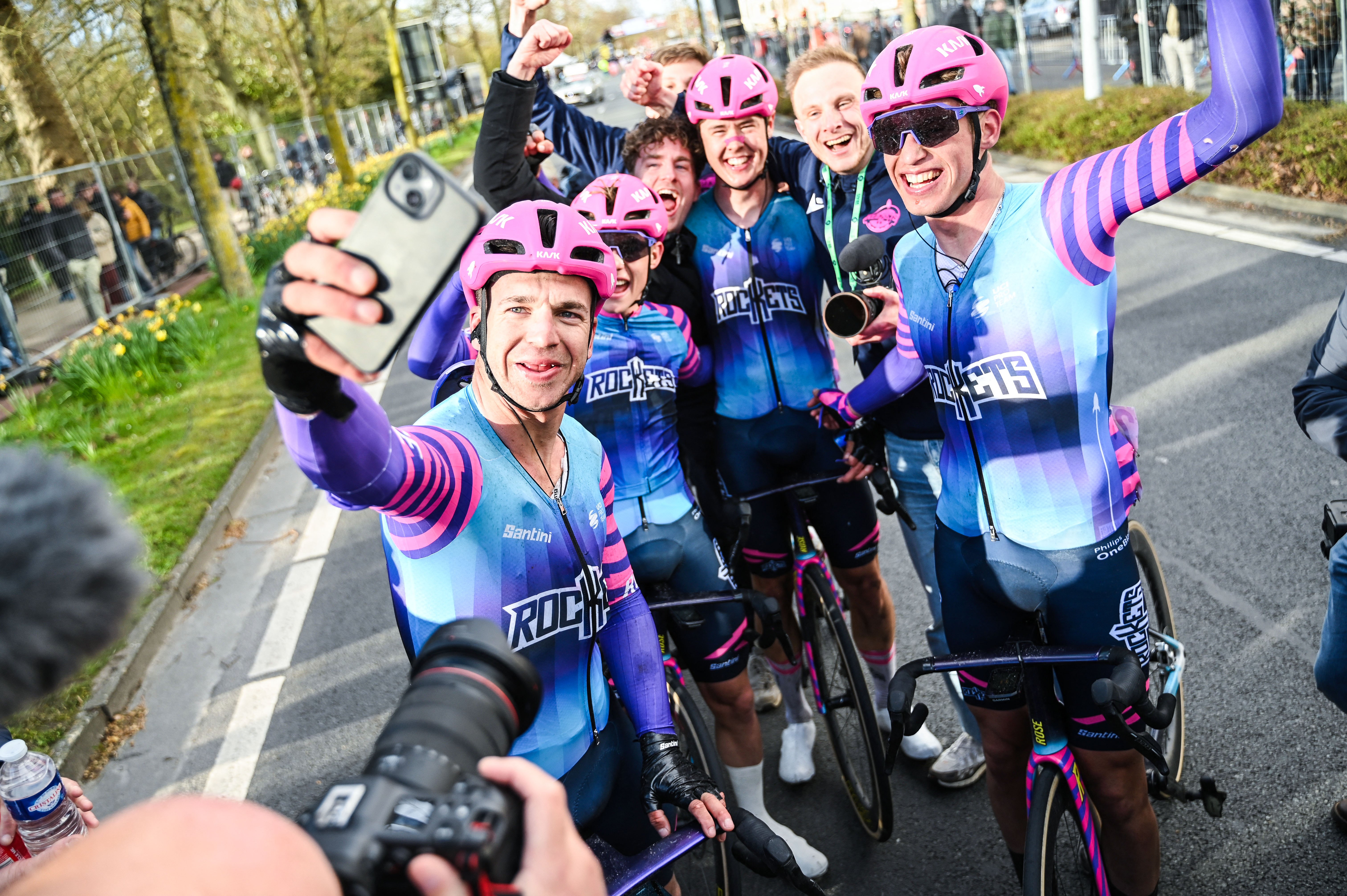 Unibet Rose Rockets riders taking a selfie