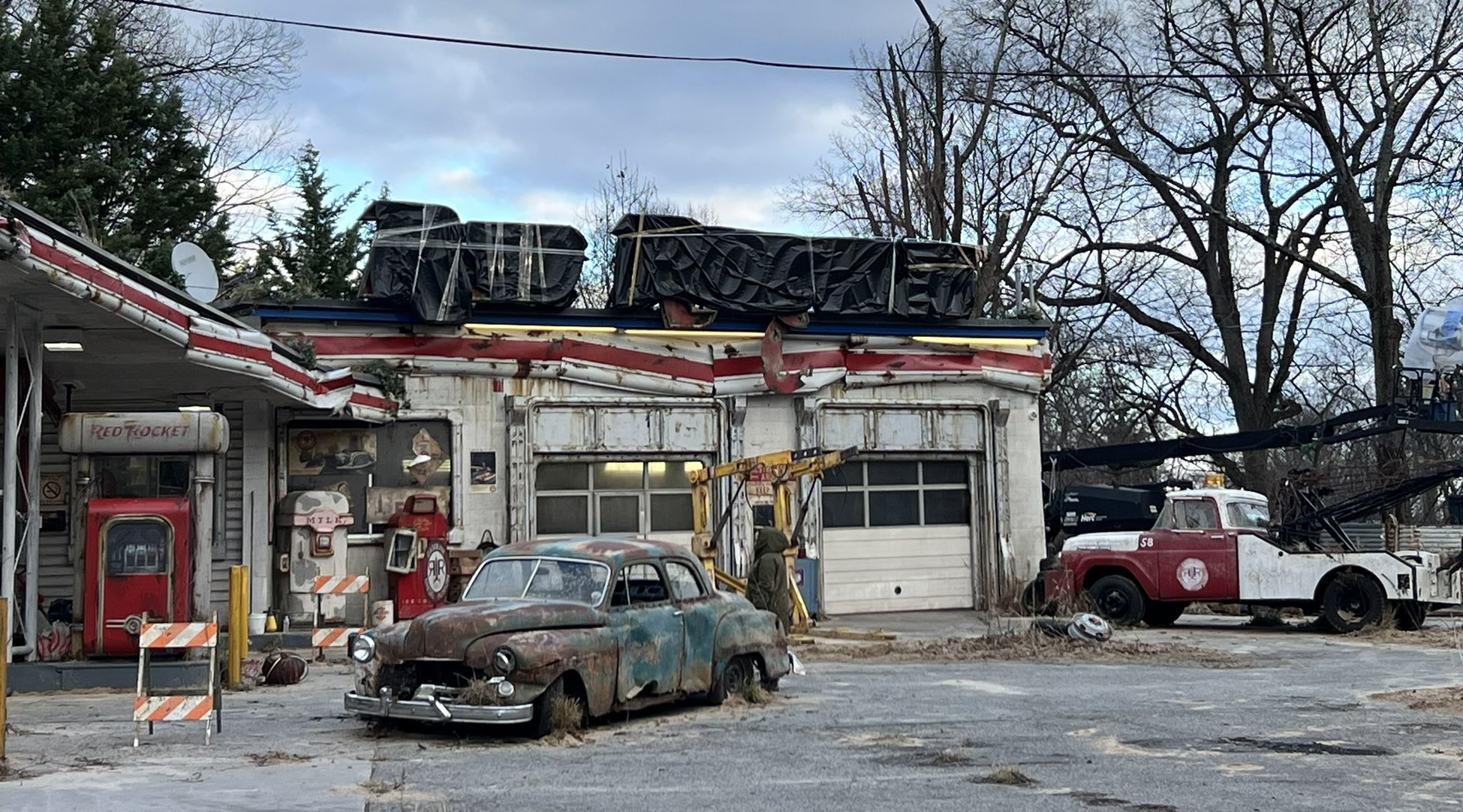 Fallout tv show set red rocket gas station