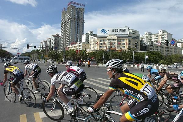 Riders corner in Sanya during stage one of the 2010 Tour of Hainan.