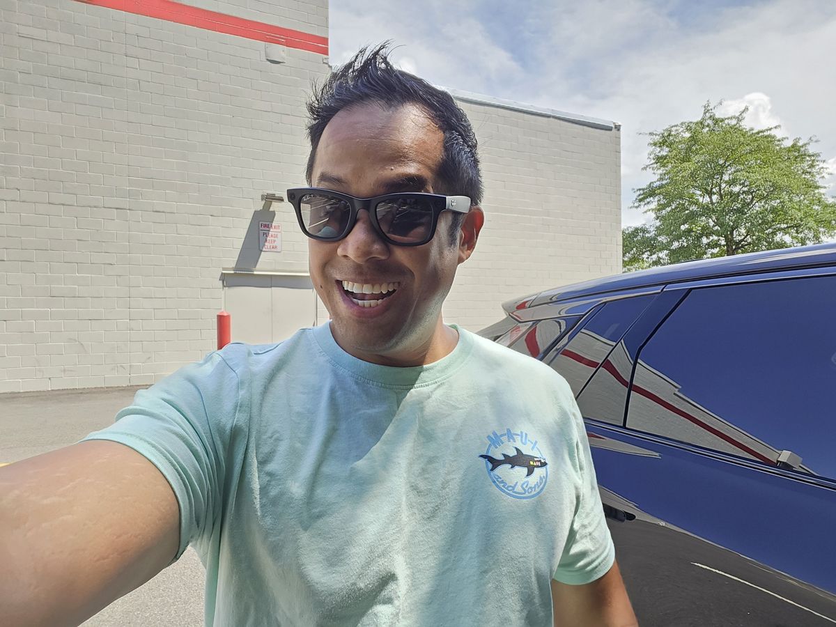 Samsung Galaxy Z Flip 6 selfie sample.
