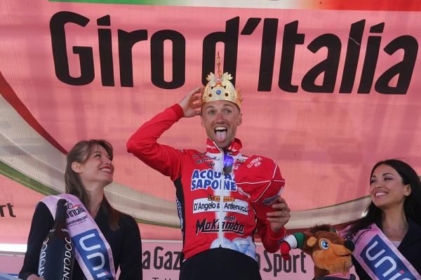 Stefano Garzelli (Acqua &amp; Sapone) on the podium of Plan de Corones