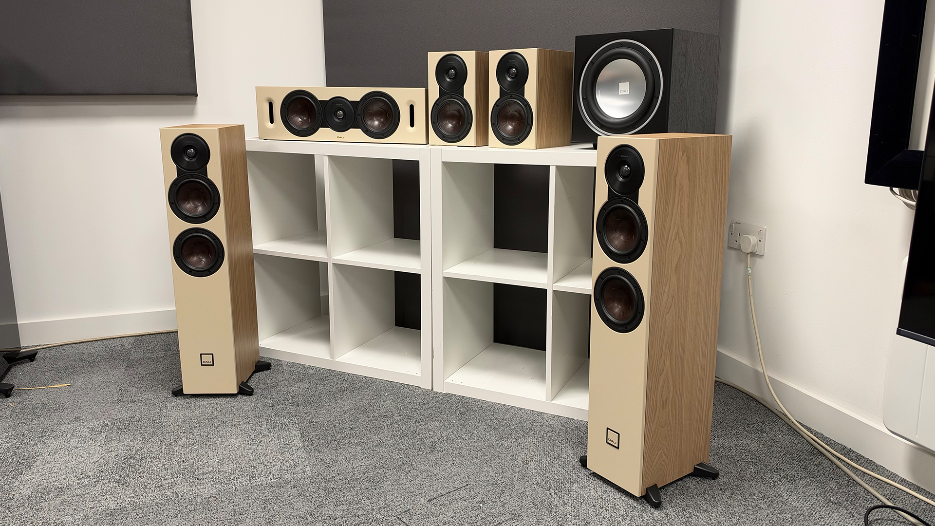 Dali Sonik 5 5.1 home cinema speaker package