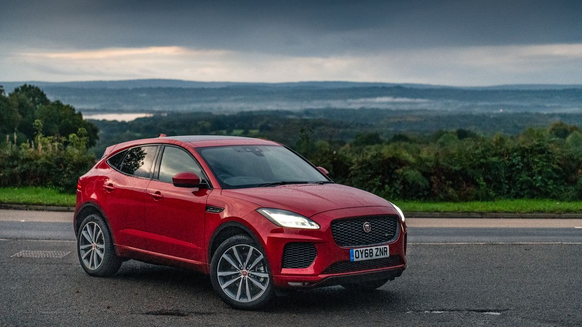 Кроссовер Jaguar e Pace 2020