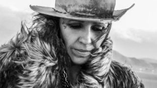 Linda Perry: Let It Die Here