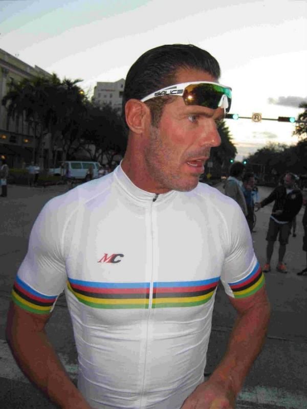 Mario Cipollini reminds everyone of his former world championship status
