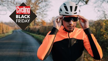 Image shoes cyclist wearing cycling clothing and Black Friday deals