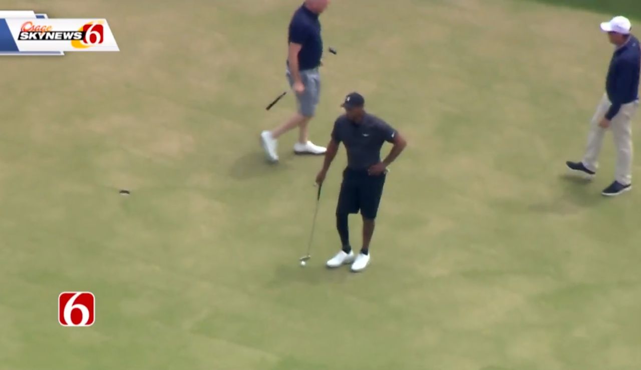 Tiger putts