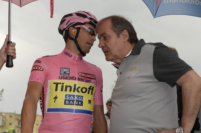 Alberto Contador (Tinkoff-Saxo) talks with race director Mauro Vegni on the start line