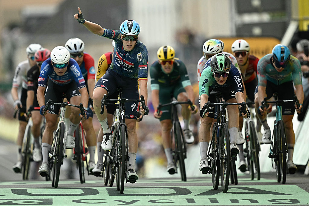 Soudal Quick-Step team's Belgian rider Tim Merlier cycles to the finish line to win the 12th stage ahead of Alpecin - Premier Tech team's Belgian rider Jasper Philipsen (L) and Decathlon CMA CGM Team's Dutch rider Olav Kooij (R) during the 113th edition of the Tour de France cycling race, 181 km between Circuit de Nevers Magny-Cours and Chalon-sur-Sa&ocirc;ne in central France, on July 16, 2026. (Photo by Loic VENANCE / AFP)