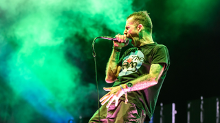 Randy Blythe screaming on stage
