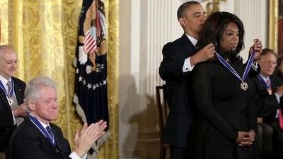 Oprah Winfrey receiving medal of freedom