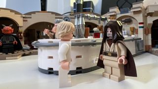 Luke and Obi-Wan hang out at the bar in the Lego Mos Eisley Cantina