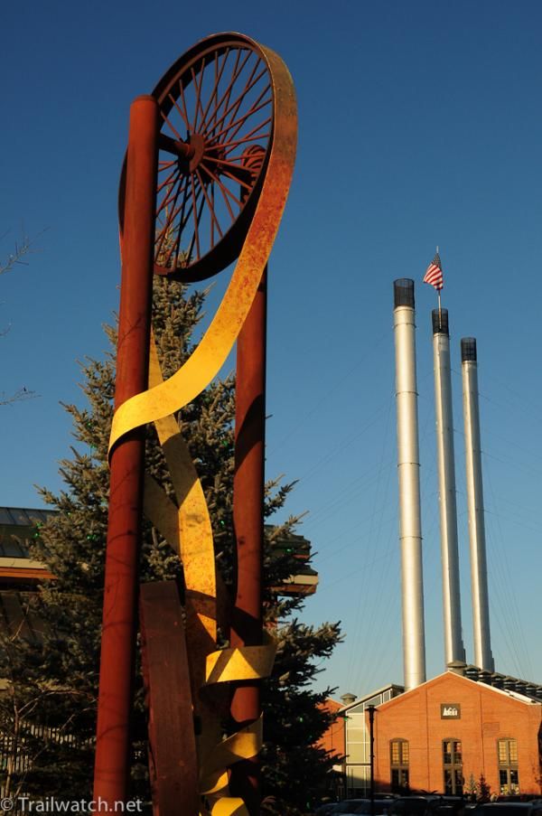 Sculpture at the entrance to the Old Mill District