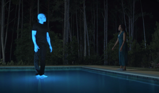 doctor manhattan walking on pool watchmen hbo