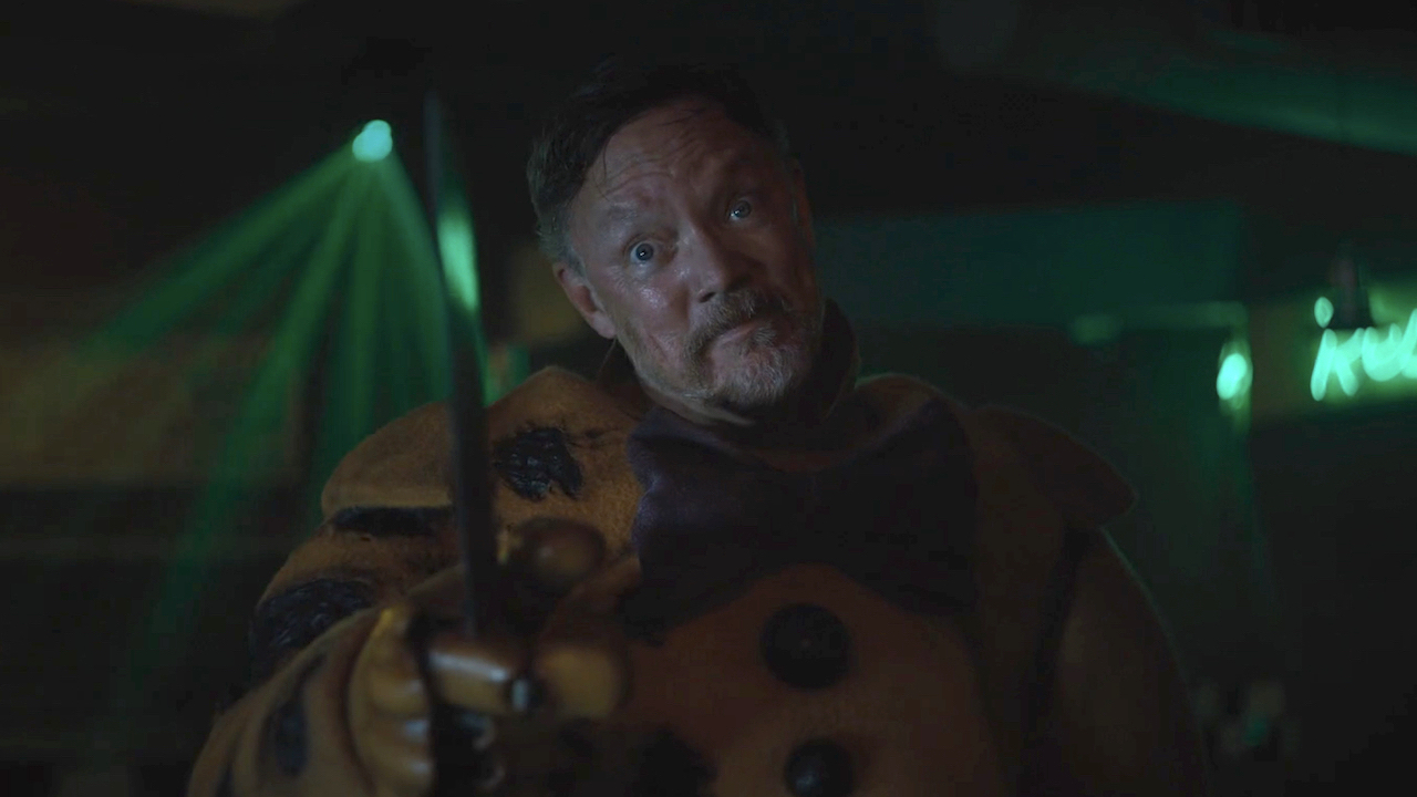 William Afton holding knife out in Springtrap costume in Five Nights at Freddy&#039;s