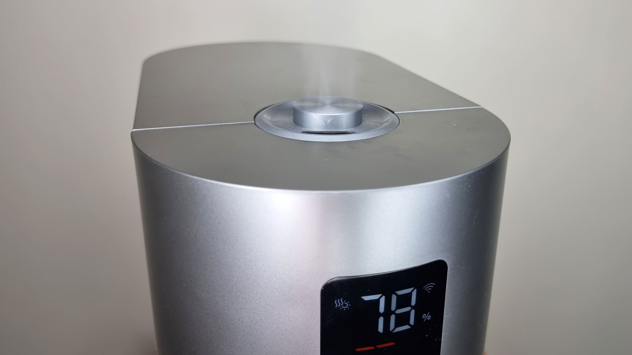 Dreo 713S Smart Humidifier, a close-up picture of the mist diffuser