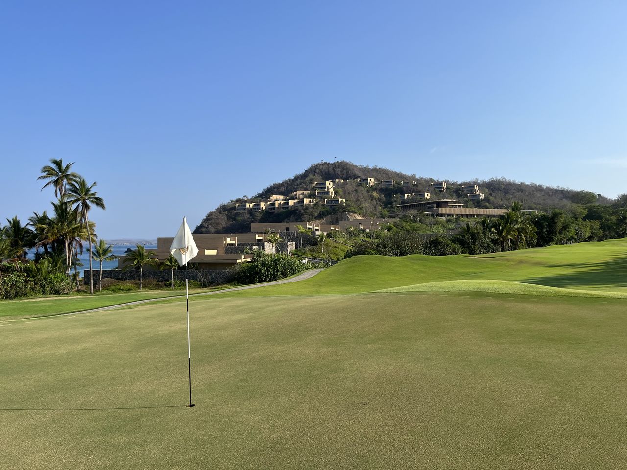 The third green looking back at the Four Seasons hotel