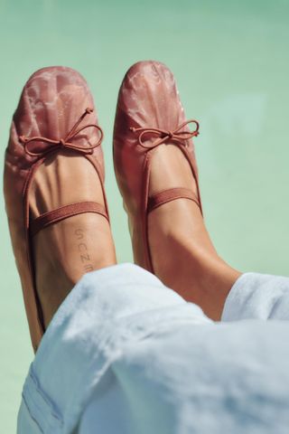 Mesh Ballerinas With Bow